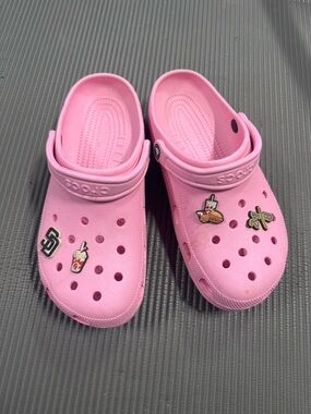Men’s 9 womens 11 bubblegum pink crocs like new